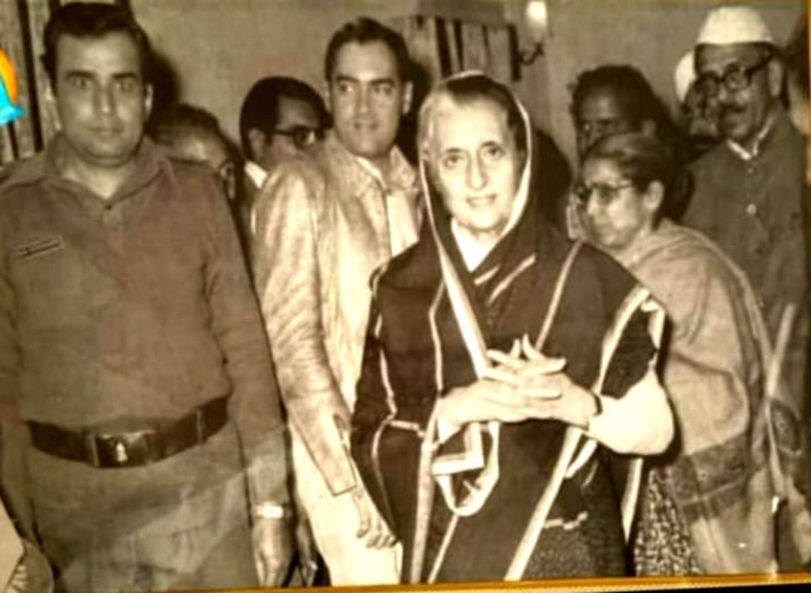 कर्नल सोनाराम चौधरी तत्कालीन प्रधानमंत्री इंदिरा गांधी के साथ (1971 के युद्ध के विजयी समारोह में)