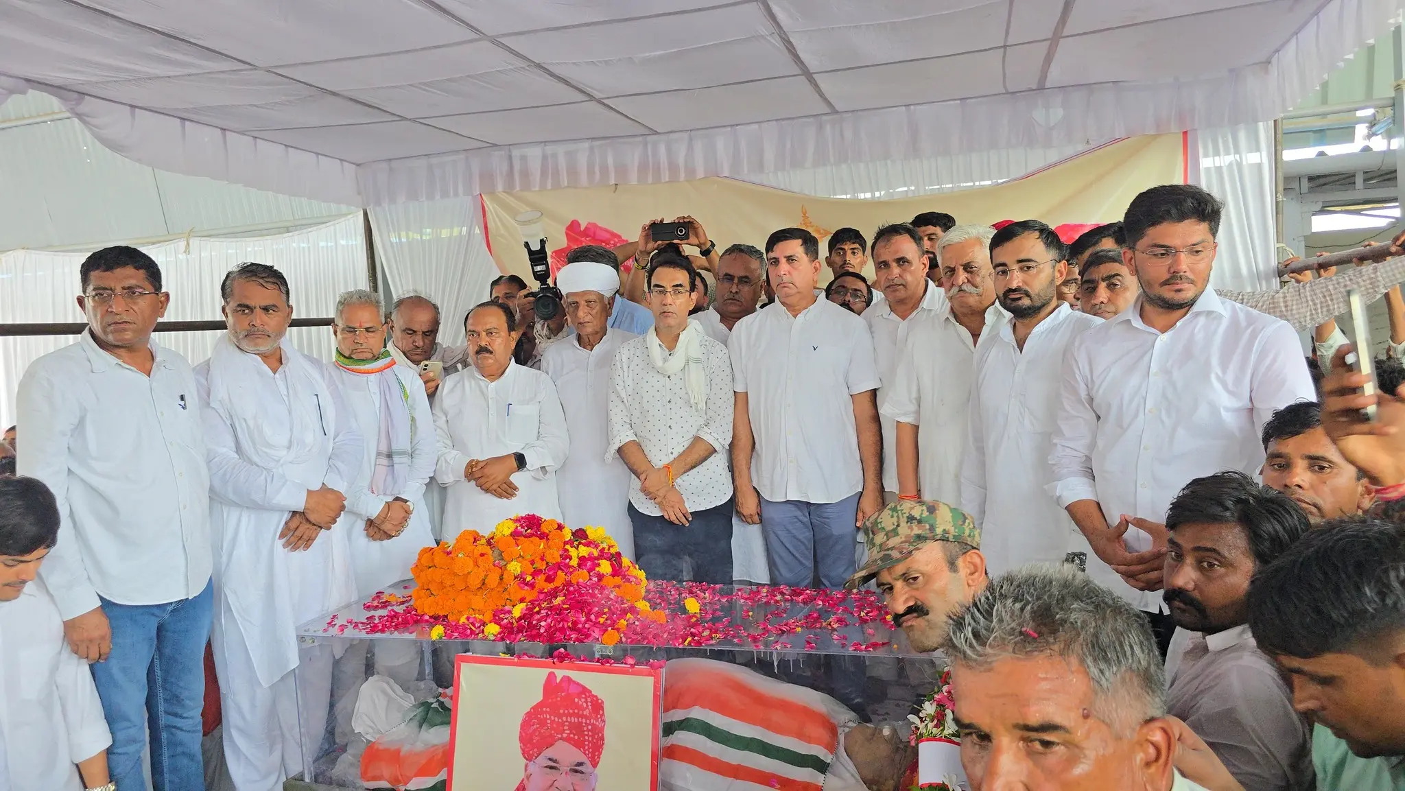 People gathered for ex-MP/MLA Colonel Sonaram's last rituals
